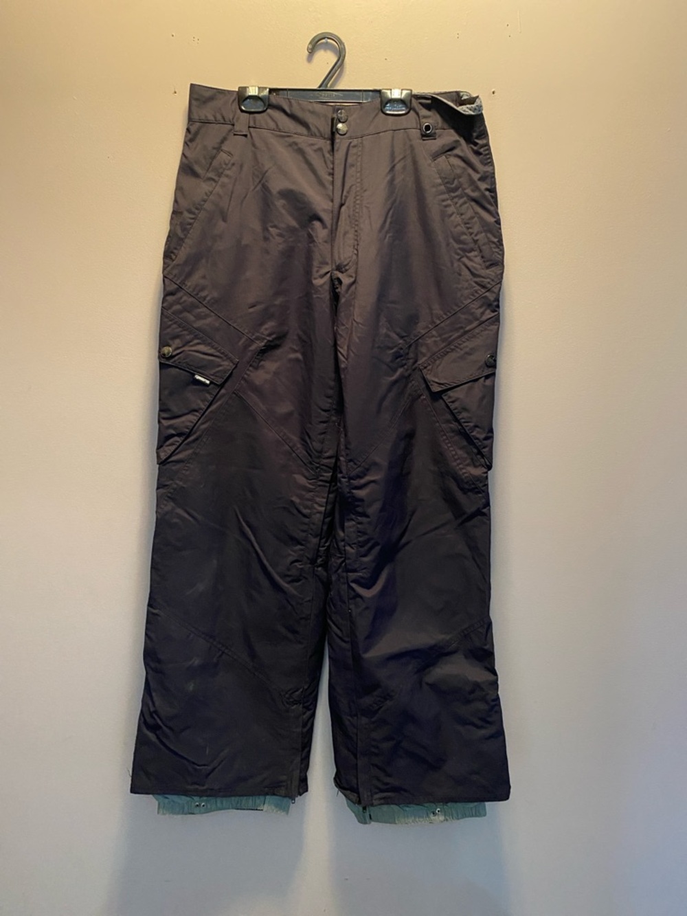 Men's Black Cargo Snow Pants with Secure Pockets